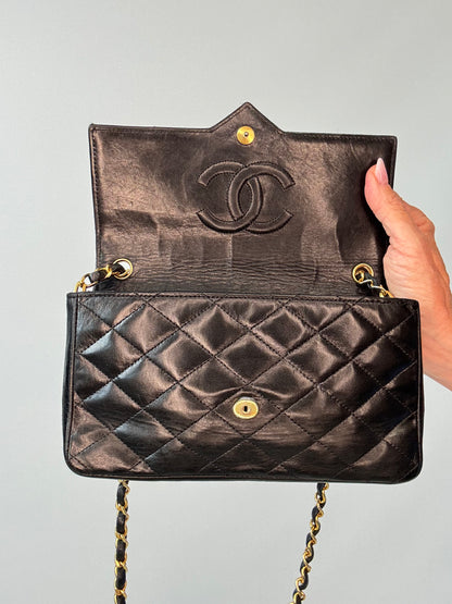 Chanel Vintage Quilted Mini East West Flap — 1986–1988