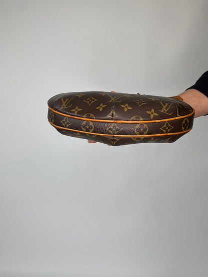 Louis Vuitton Croissant PM