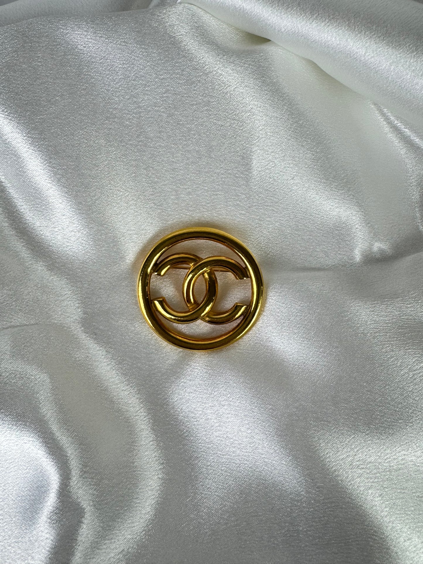 Chanel Vintage Circle CC Brooch