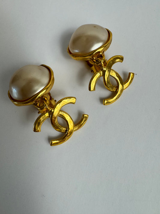 Chanel Vintage Rare Pearl Drop CC Clip On Earrings