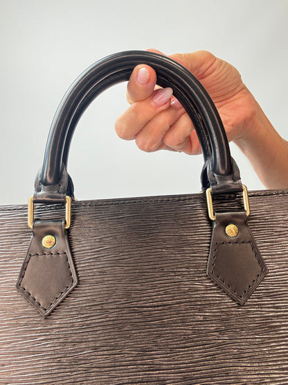 Louis Vuitton 1996 Epi Sac Triangle — Noir