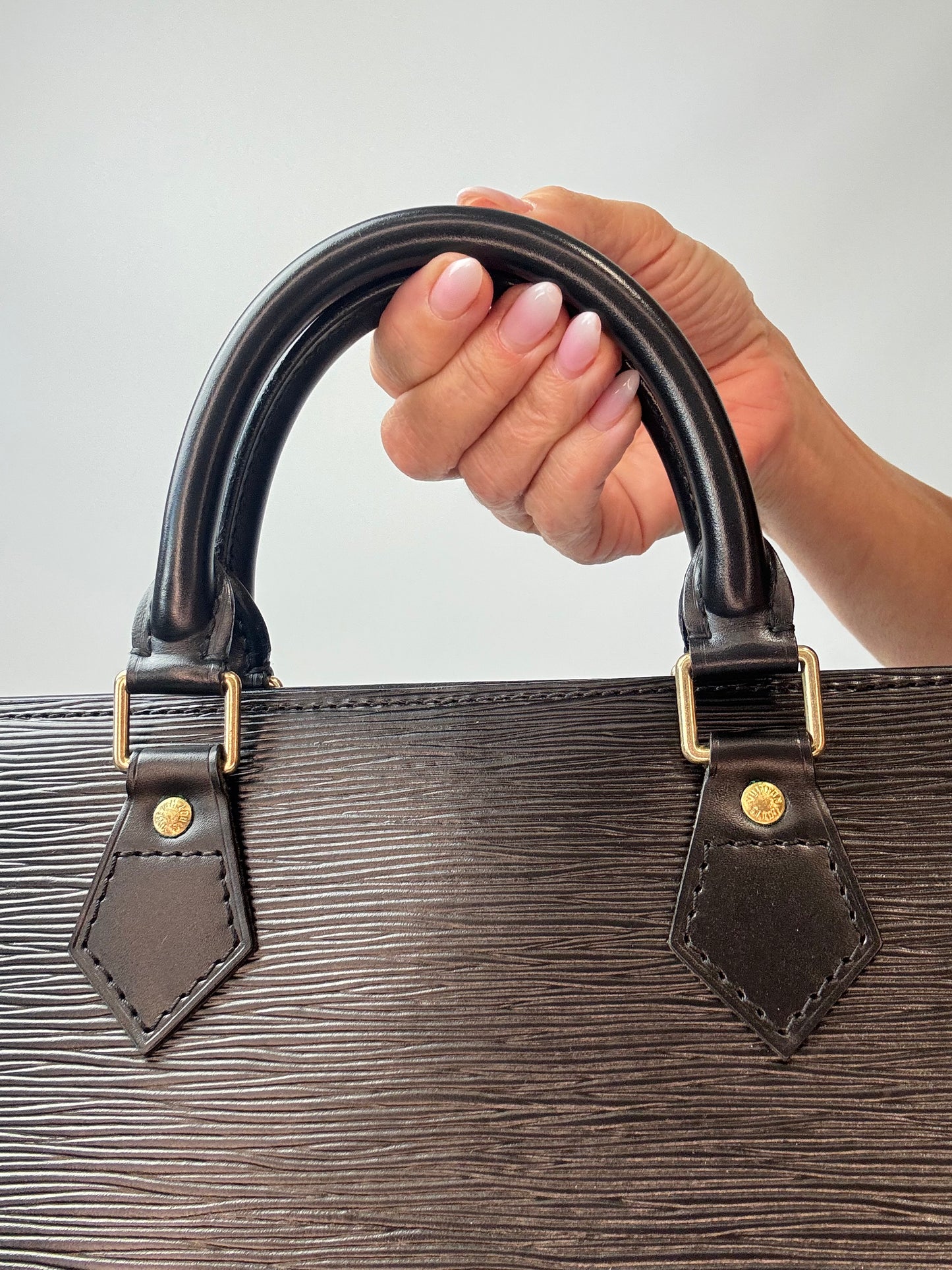 Louis Vuitton 1996 Epi Sac Triangle — Noir