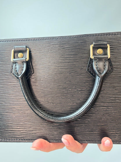 Louis Vuitton 1996 Epi Sac Triangle — Noir
