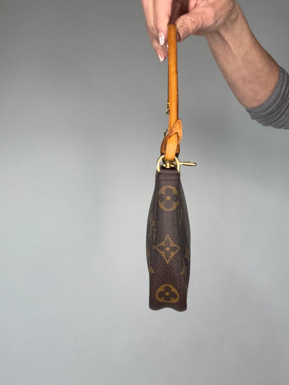 Louis Vuitton Vintage Monogram Pochette