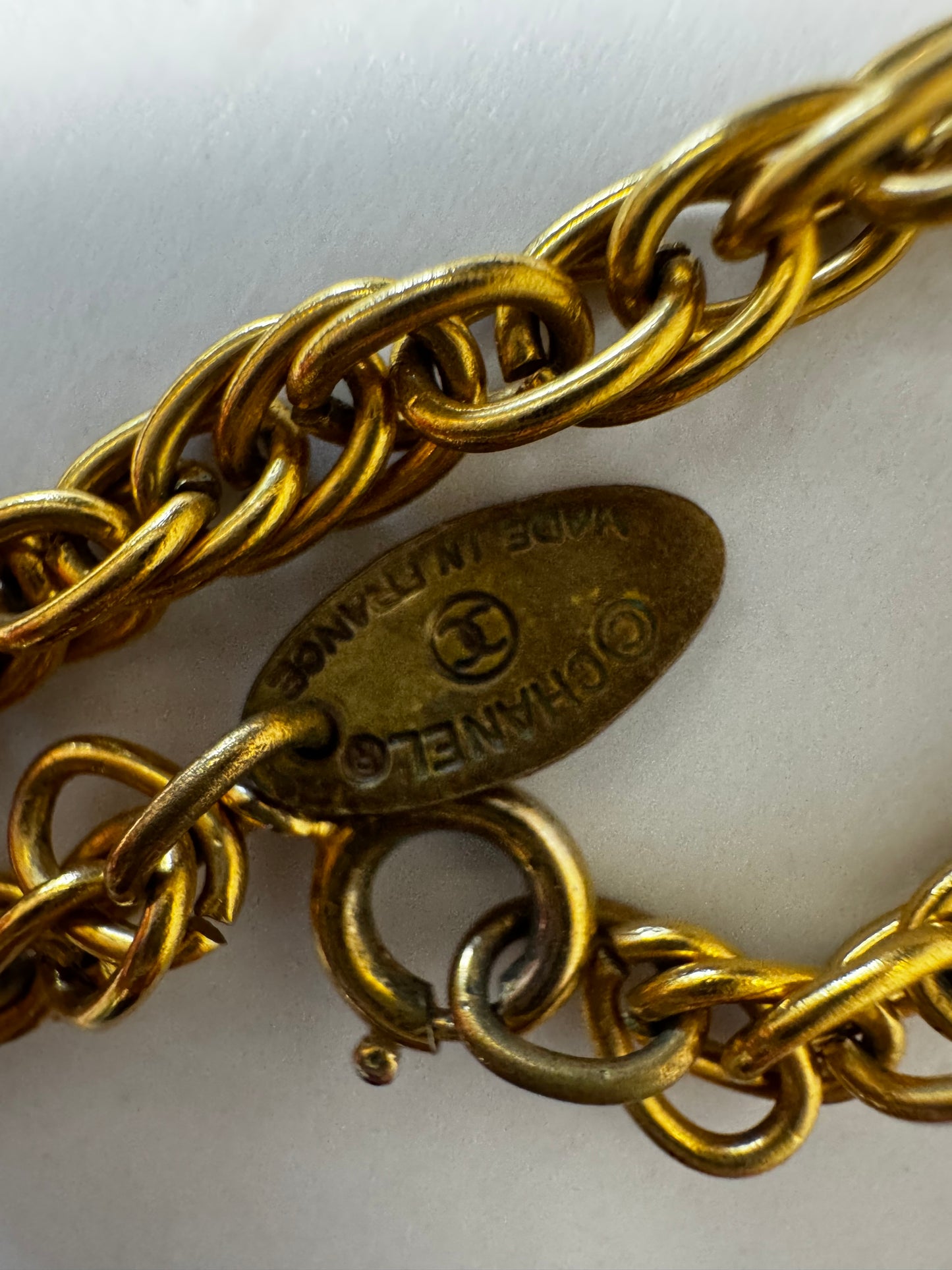 Chanel Collana con pendant CC