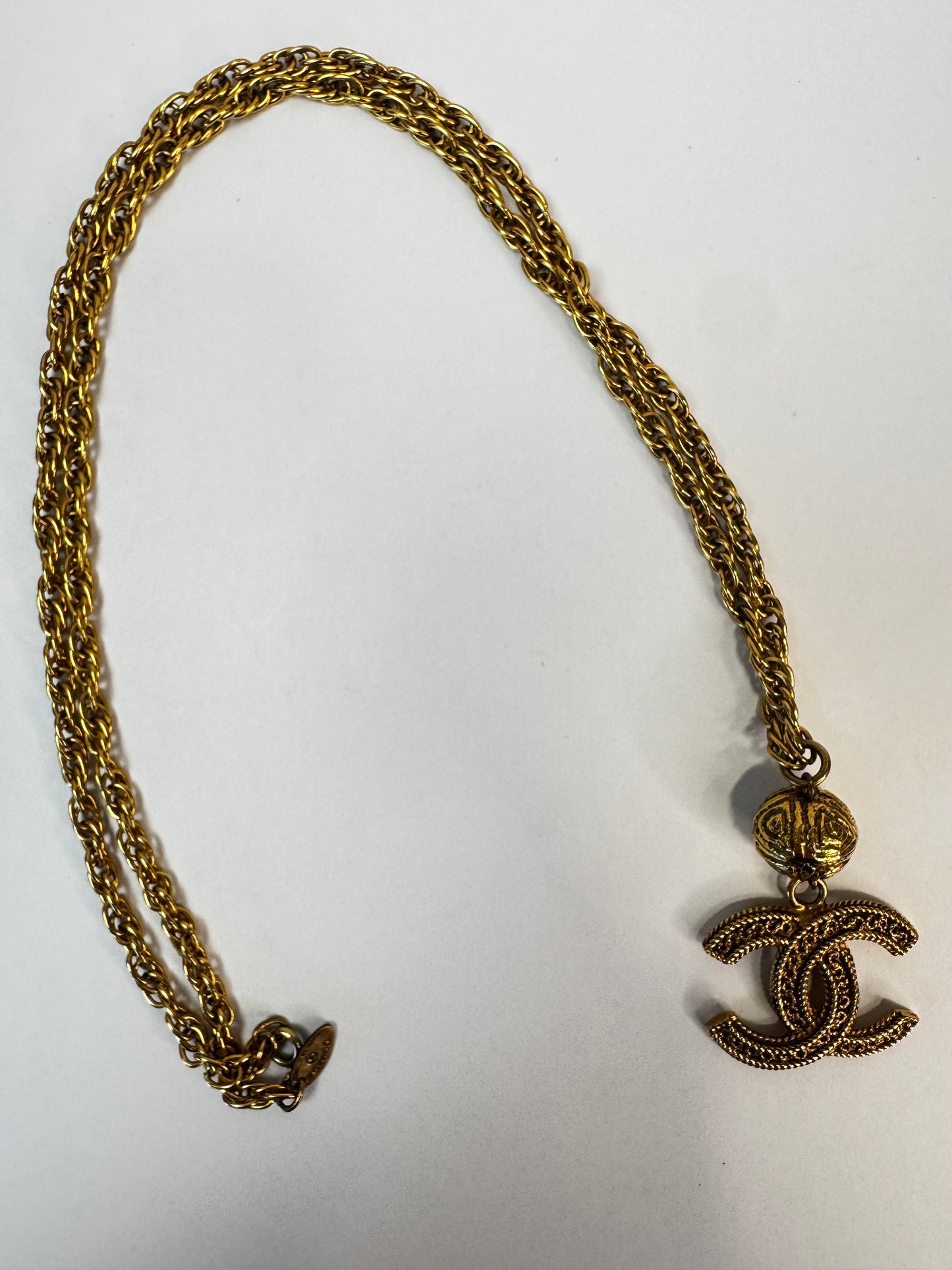 Chanel Collana con pendant CC
