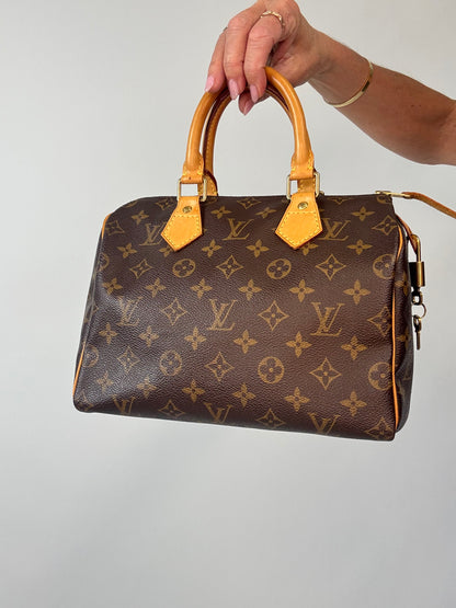 Louis Vuitton Speedy 25 Monogram Canvas