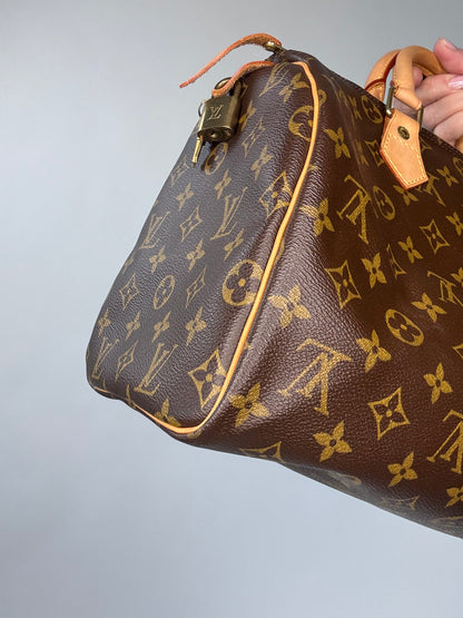 Louis Vuitton Vintage Monogram Speedy 30
