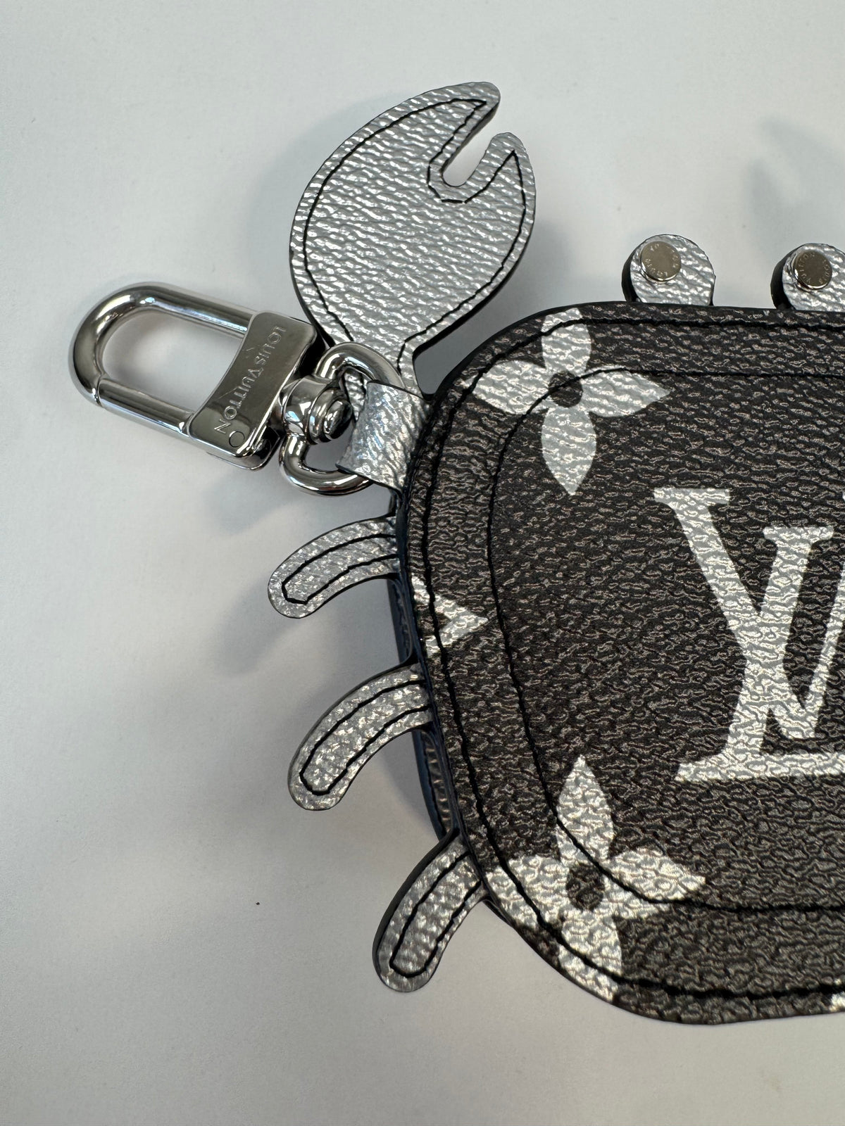 Louis Vuitton Metallic Monogram Crab Bag Charm & Pouch — Silver