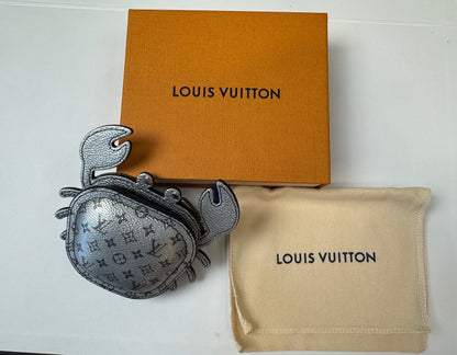 Louis Vuitton Metallic Monogram Crab Bag Charm & Pouch — Silver