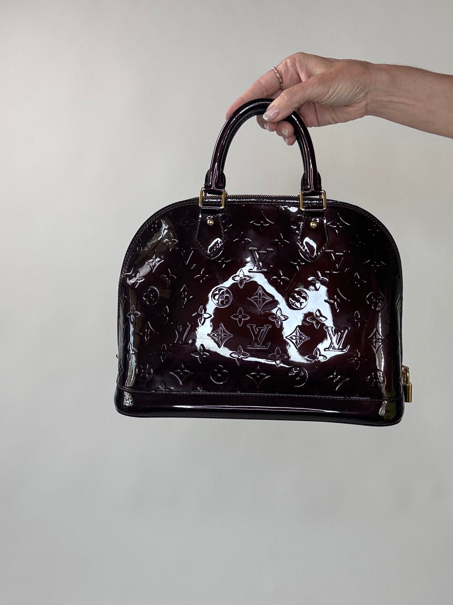 Louis Vuitton Alma GM Vernis Burgundy