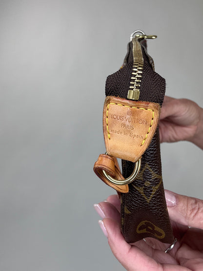 Louise Vuitton Takashi Murakami Cherry Pochette