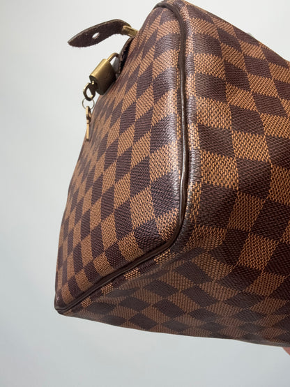 Louis Vuitton Damier Ebene Speedy 35 front left bottom corner
