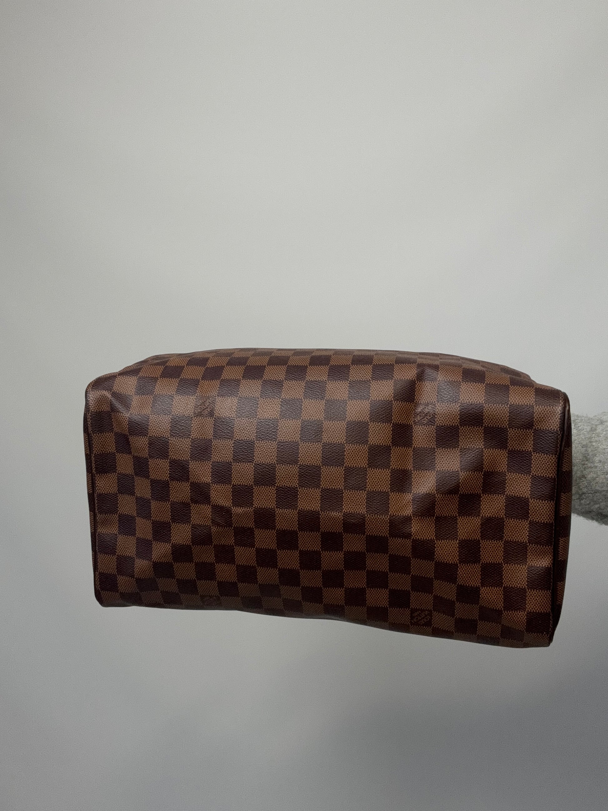 Louis Vuitton Damier Ebene Speedy 35 bottom of handbag