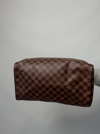 Louis Vuitton Damier Ebene Speedy 35 bottom of handbag