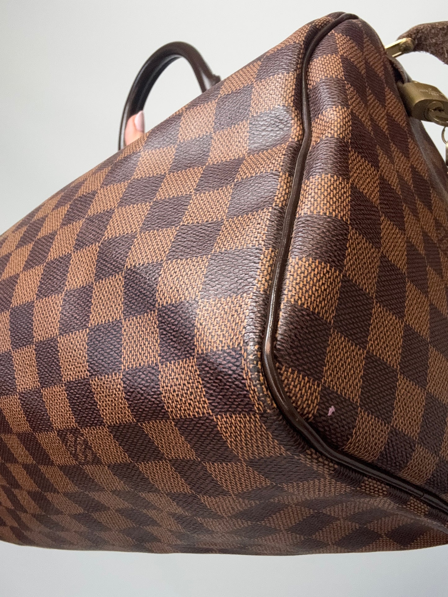 Louis Vuitton Damier Ebene Speedy 35 back right bottom corner