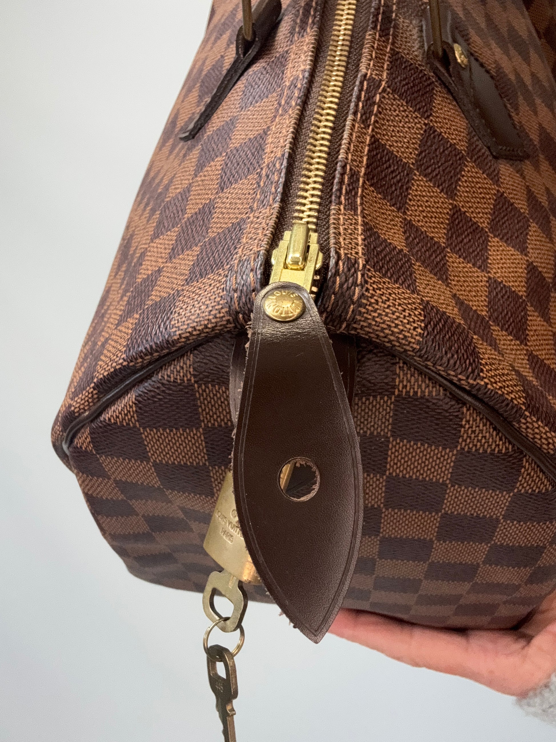 Louis Vuitton Damier Ebene Speedy 35 leather zipper pull with lock and key