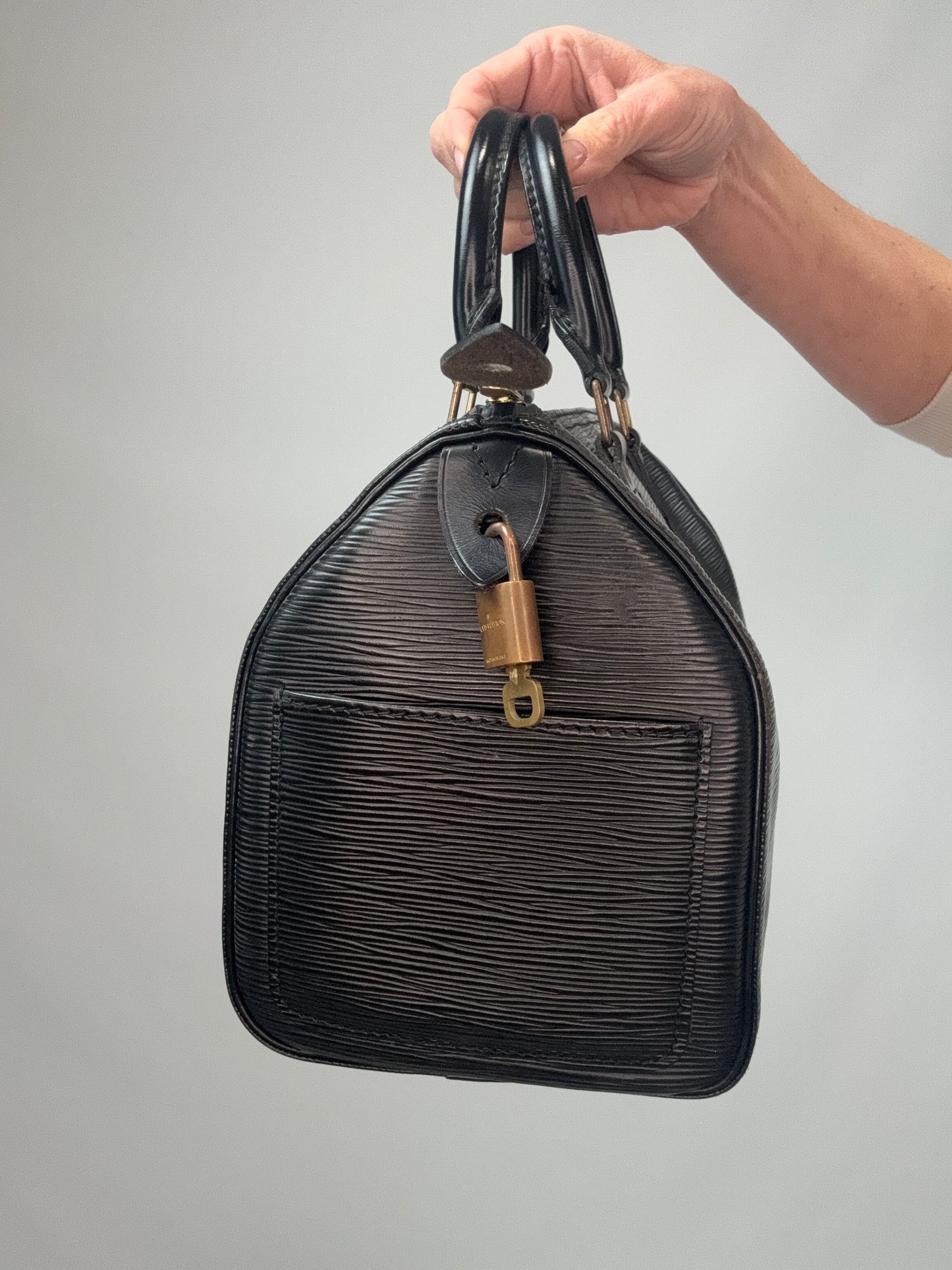 Louis Vuitton Epi Speedy 25 - Black right side