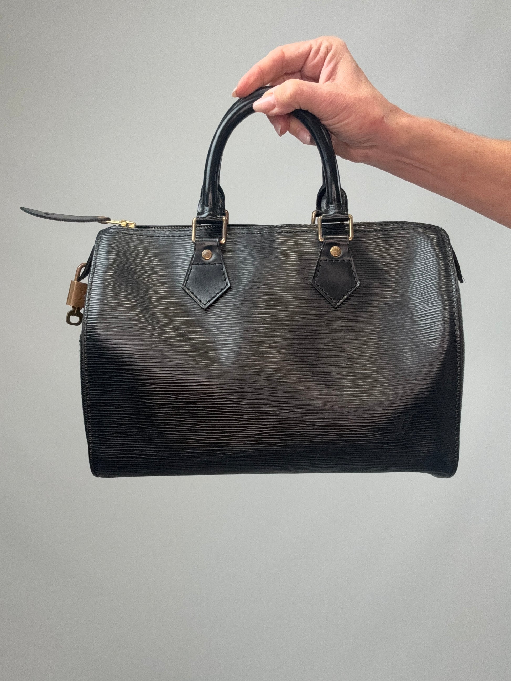 Louis Vuitton Epi Speedy 25 - Black back of handbag