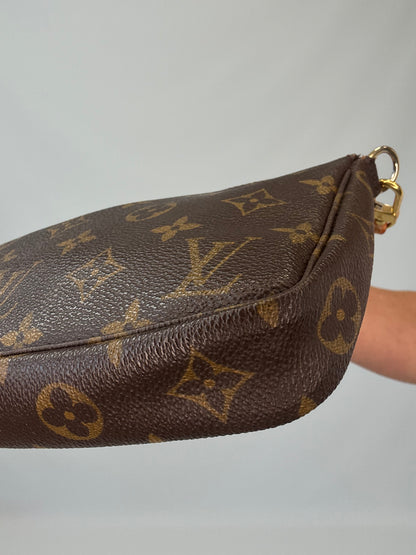 Louis Vuitton Monogram Canvas Pochette Accessoires
