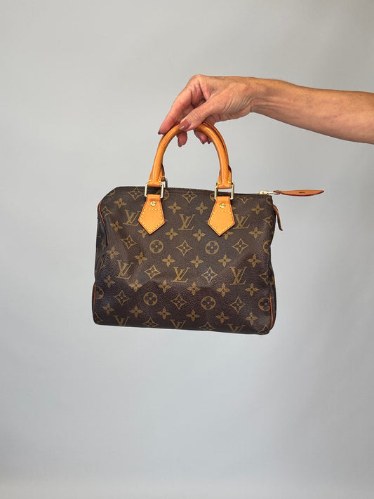 Louis Vuitton Monogram Speedy 25