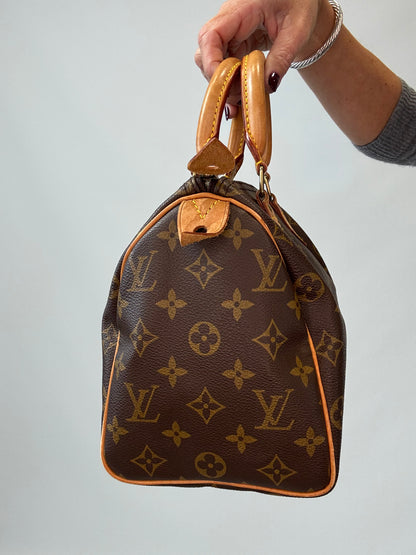 Louis Vuitton Monogram Speedy 25