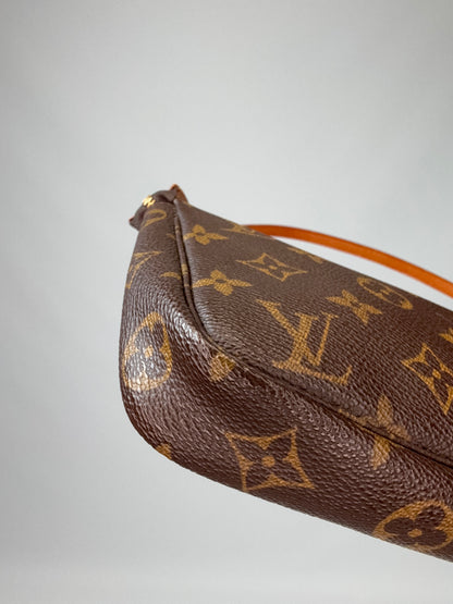 Louis Vuitton Pochette Accessoires Monogram Bag