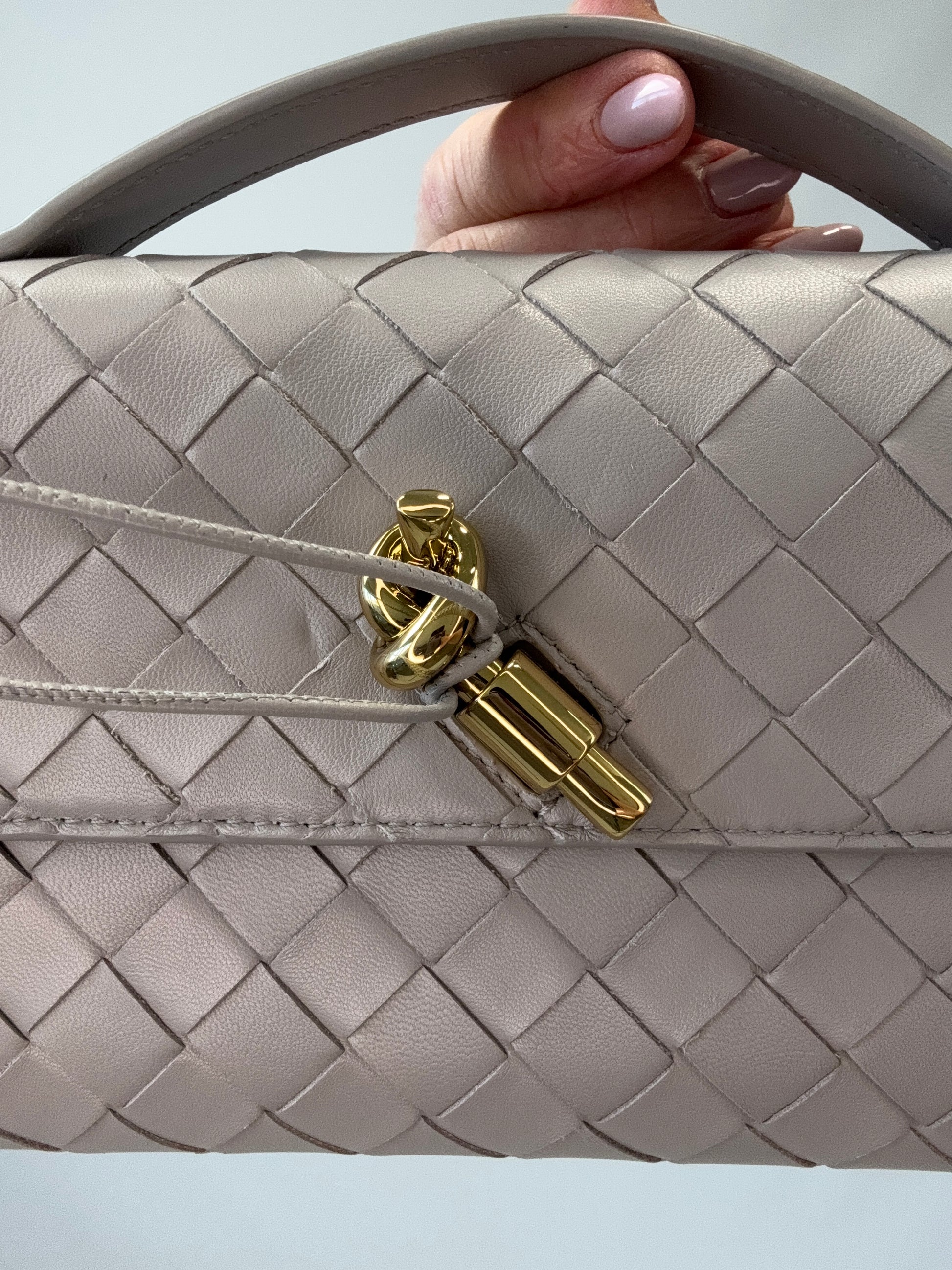 Bottega Veneta Andiamo Clutch handbag closure
