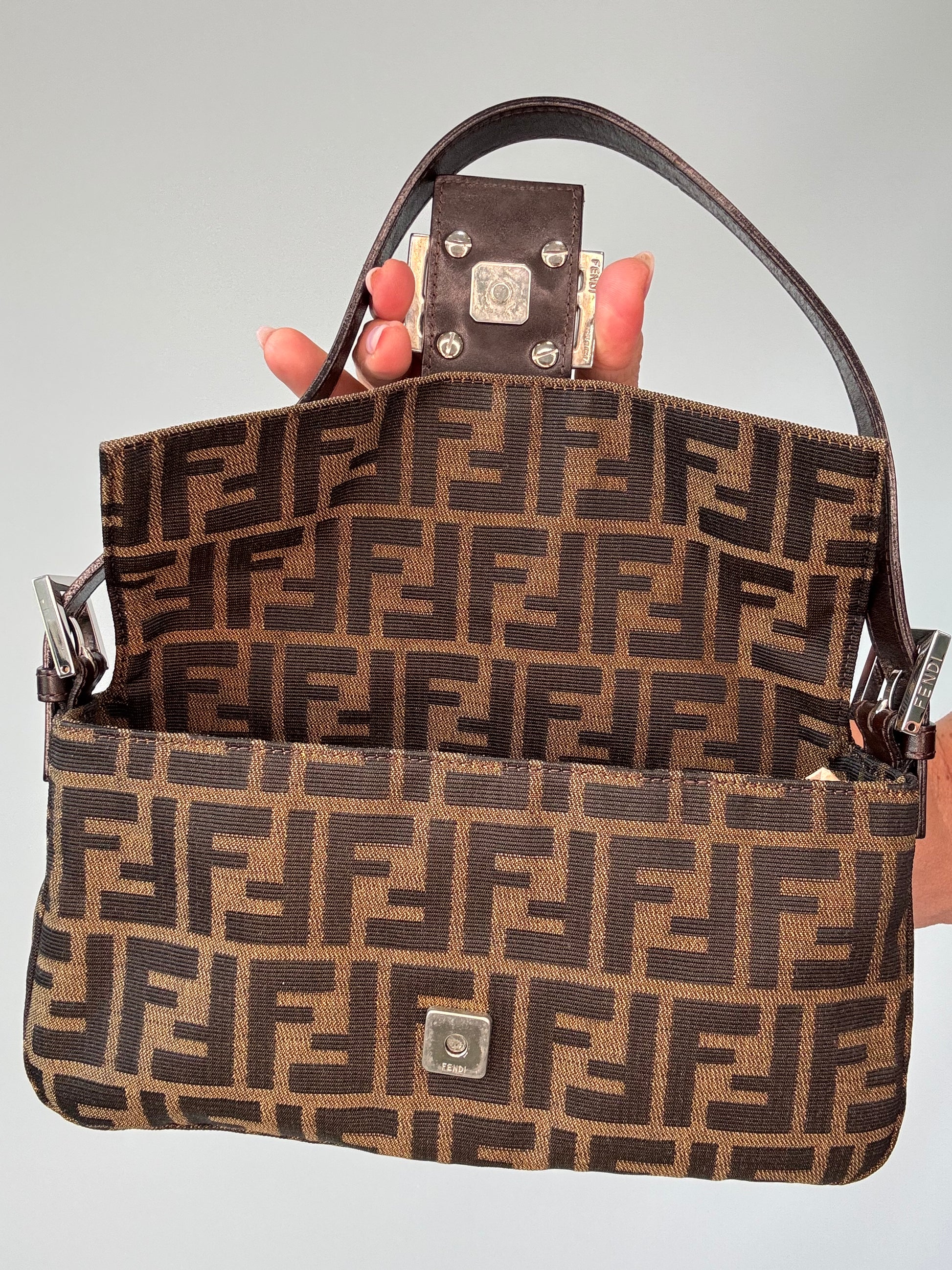 Fendi Zucca Baguette - Vintage 1999 flap interior