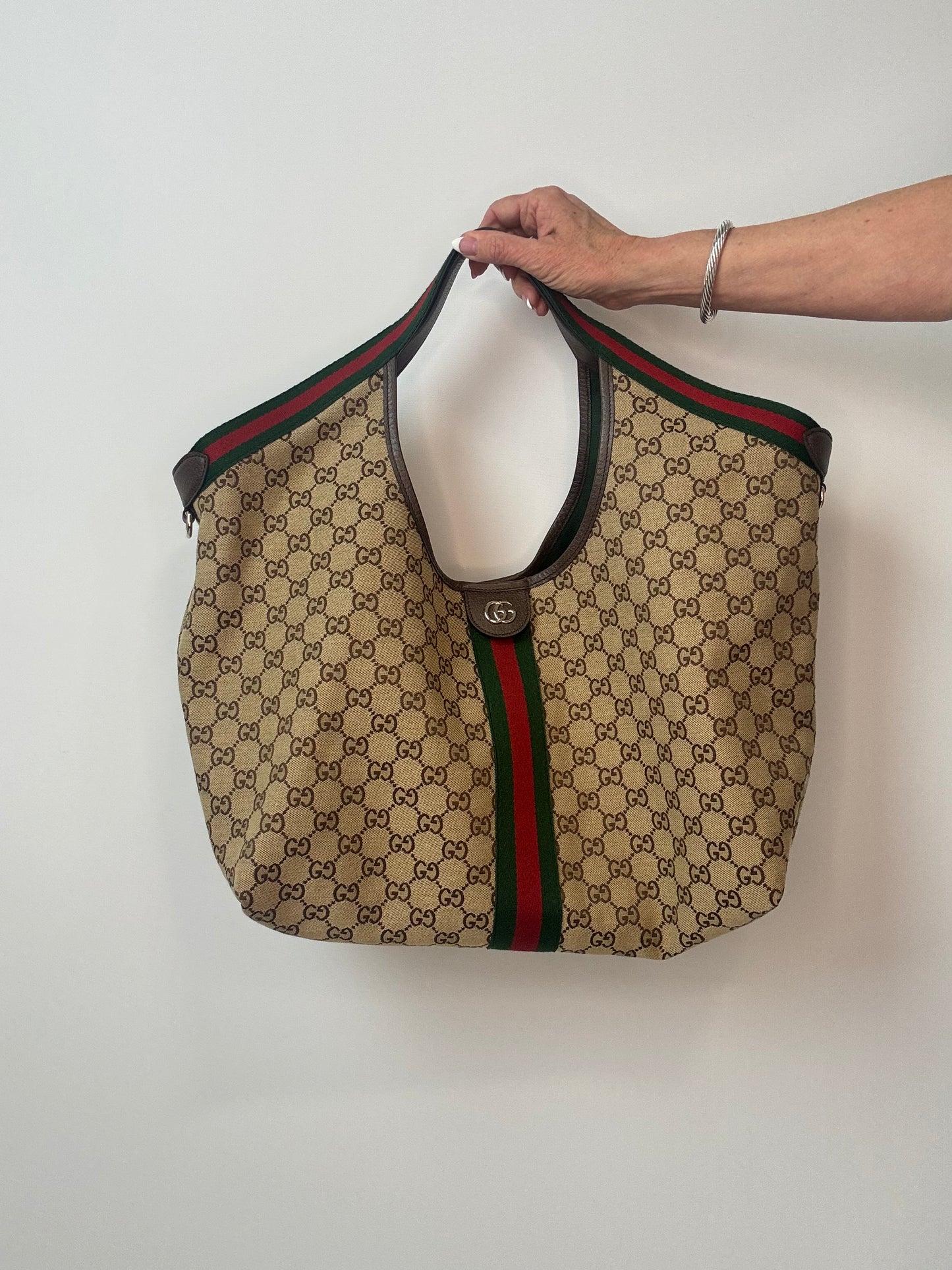 Gucci Giglio Large GG Canvas Tote Bag front of handbag
