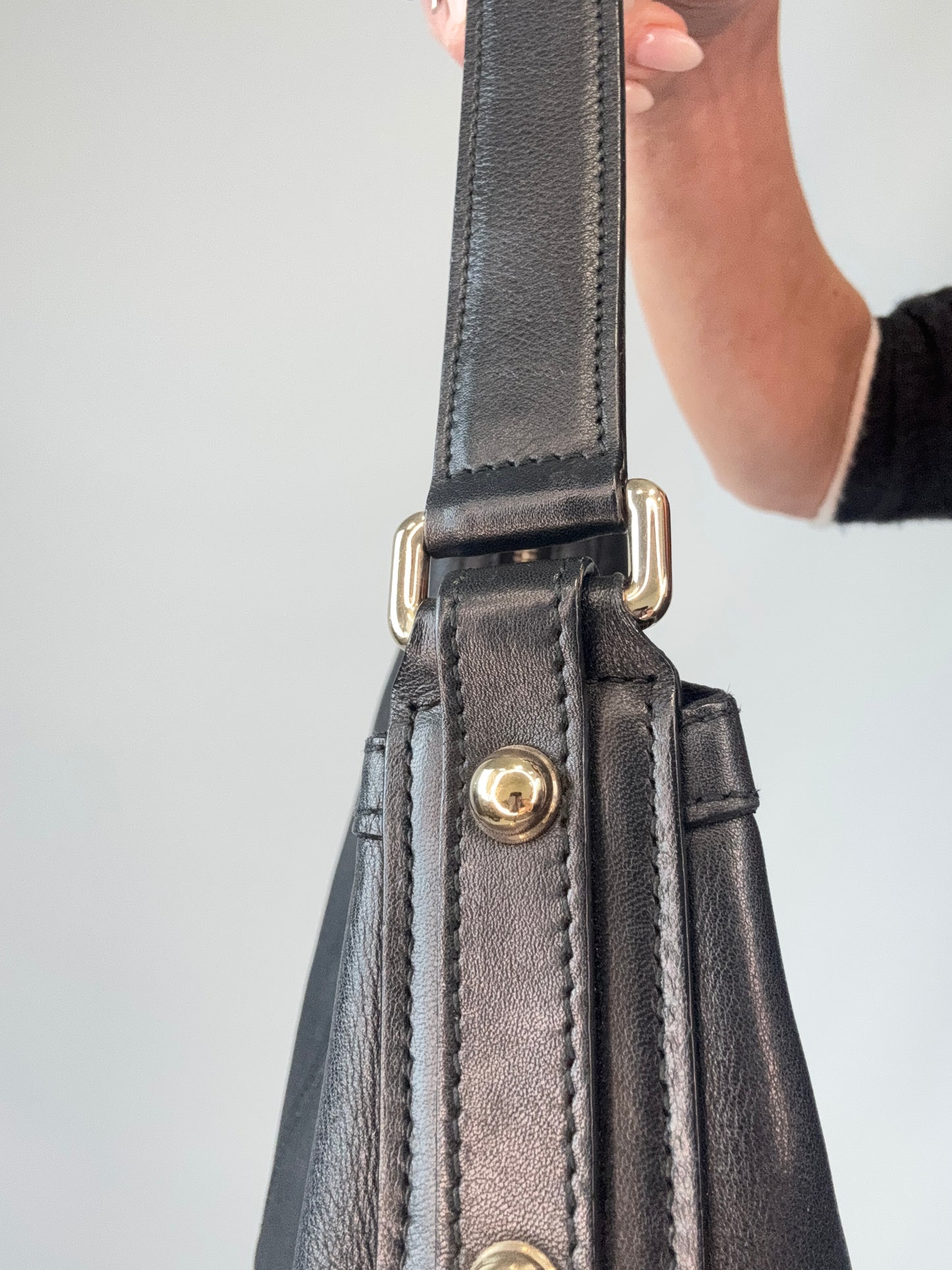 Gucci Horsebit Heritage Hobo Bag left side strap and hardware