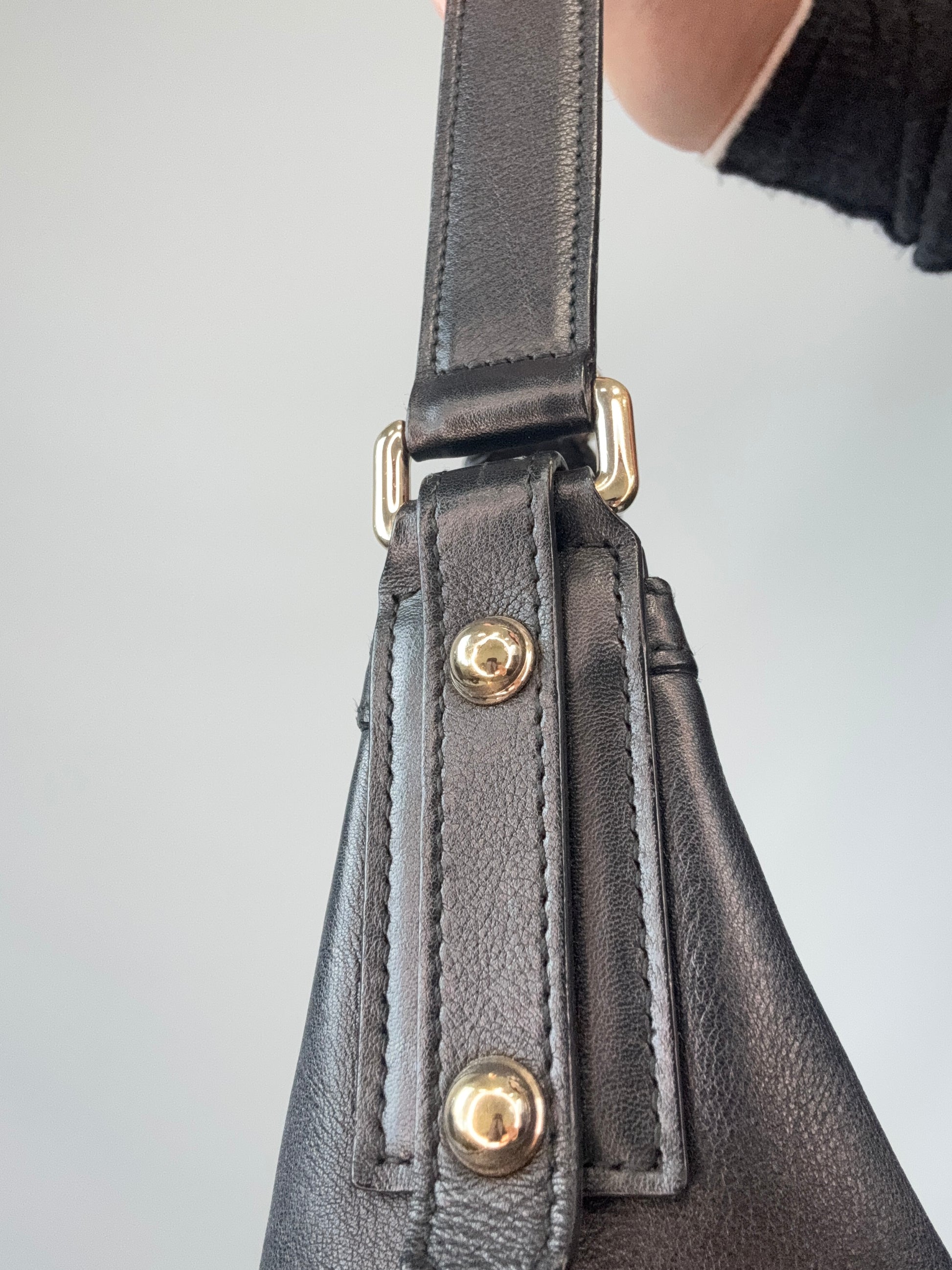 Gucci Horsebit Heritage Hobo Bag right side strap and hardware 