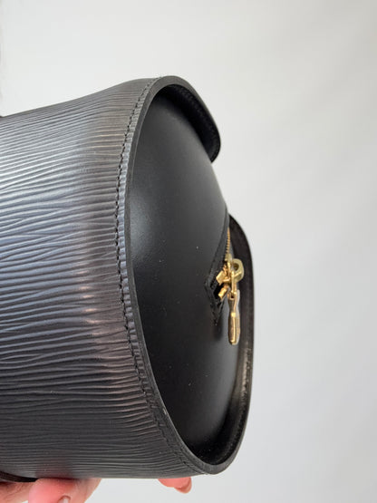 Louis Vuitton Vintage Epi Soufflot back right bottom corner