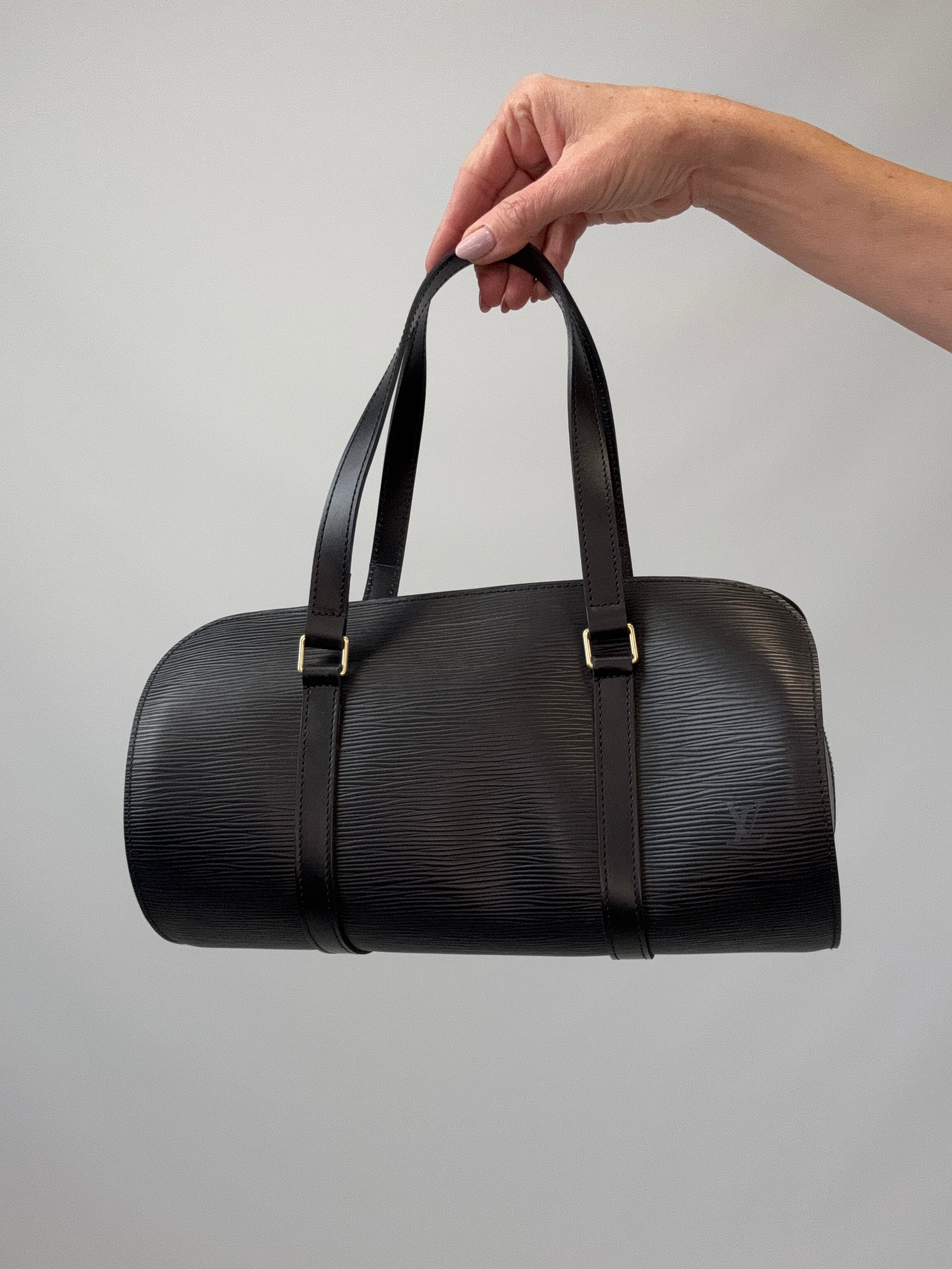 Louis Vuitton Vintage Epi Soufflot front of handbag