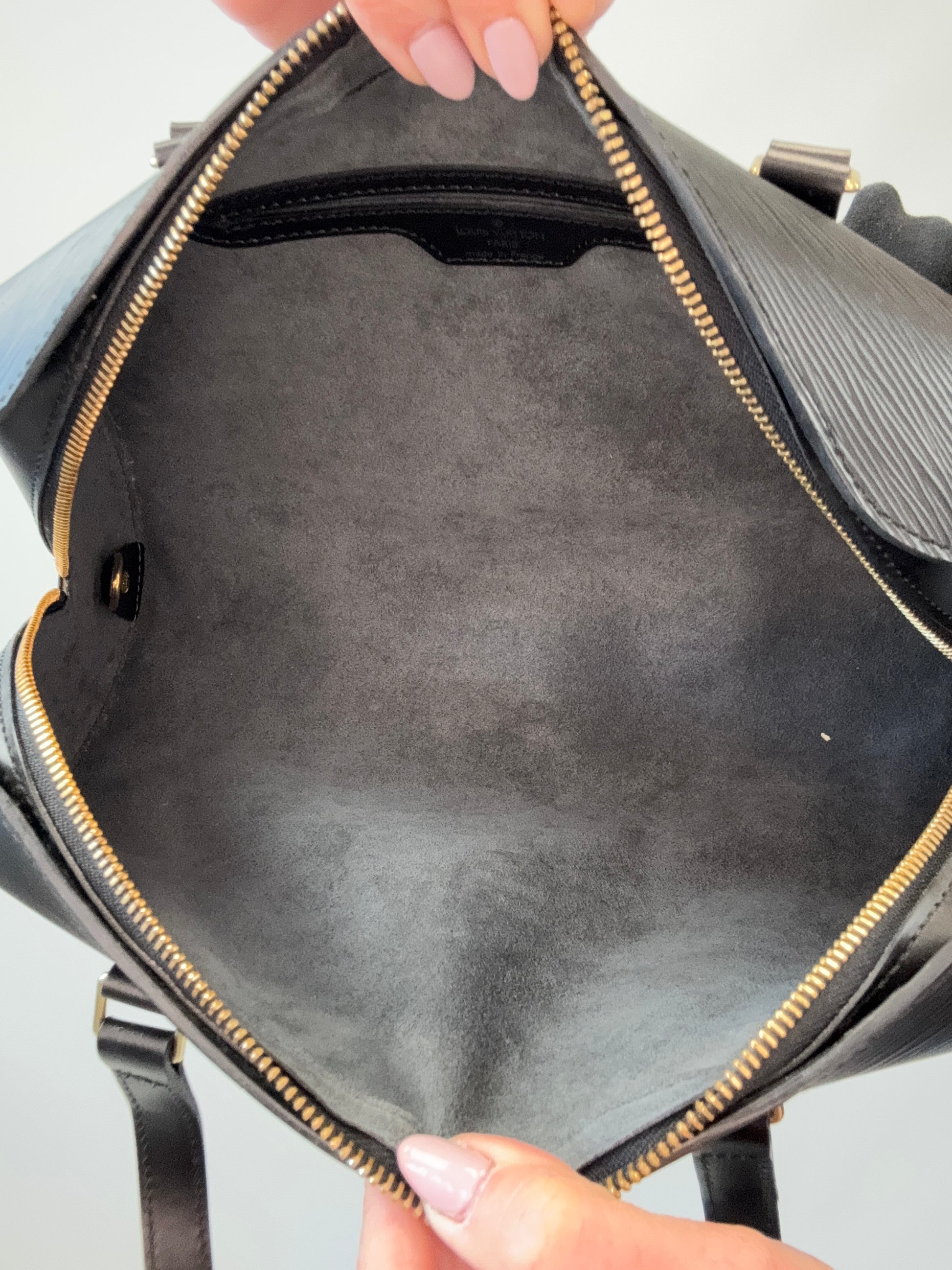 Louis Vuitton Vintage Epi Soufflot interior of handbag