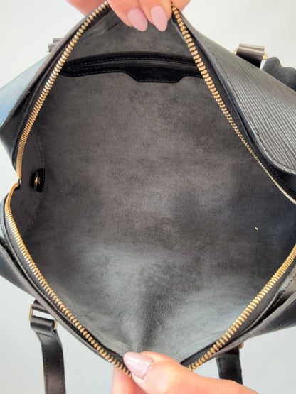 Louis Vuitton Vintage Epi Soufflot interior of handbag