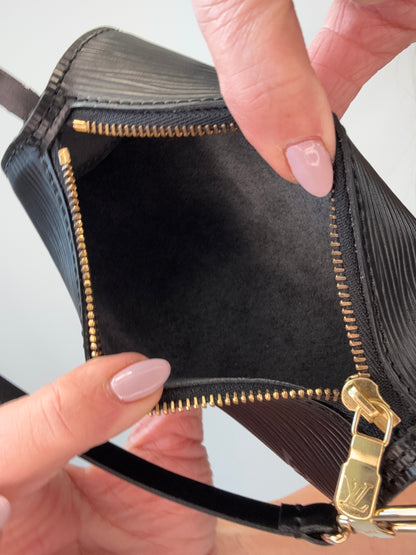 Louis Vuitton Vintage Epi Soufflot interior of pouch