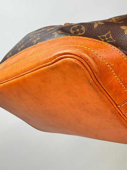 Louis Vuitton Monogram Canvas Noé Bucket Bag back right bottom corner