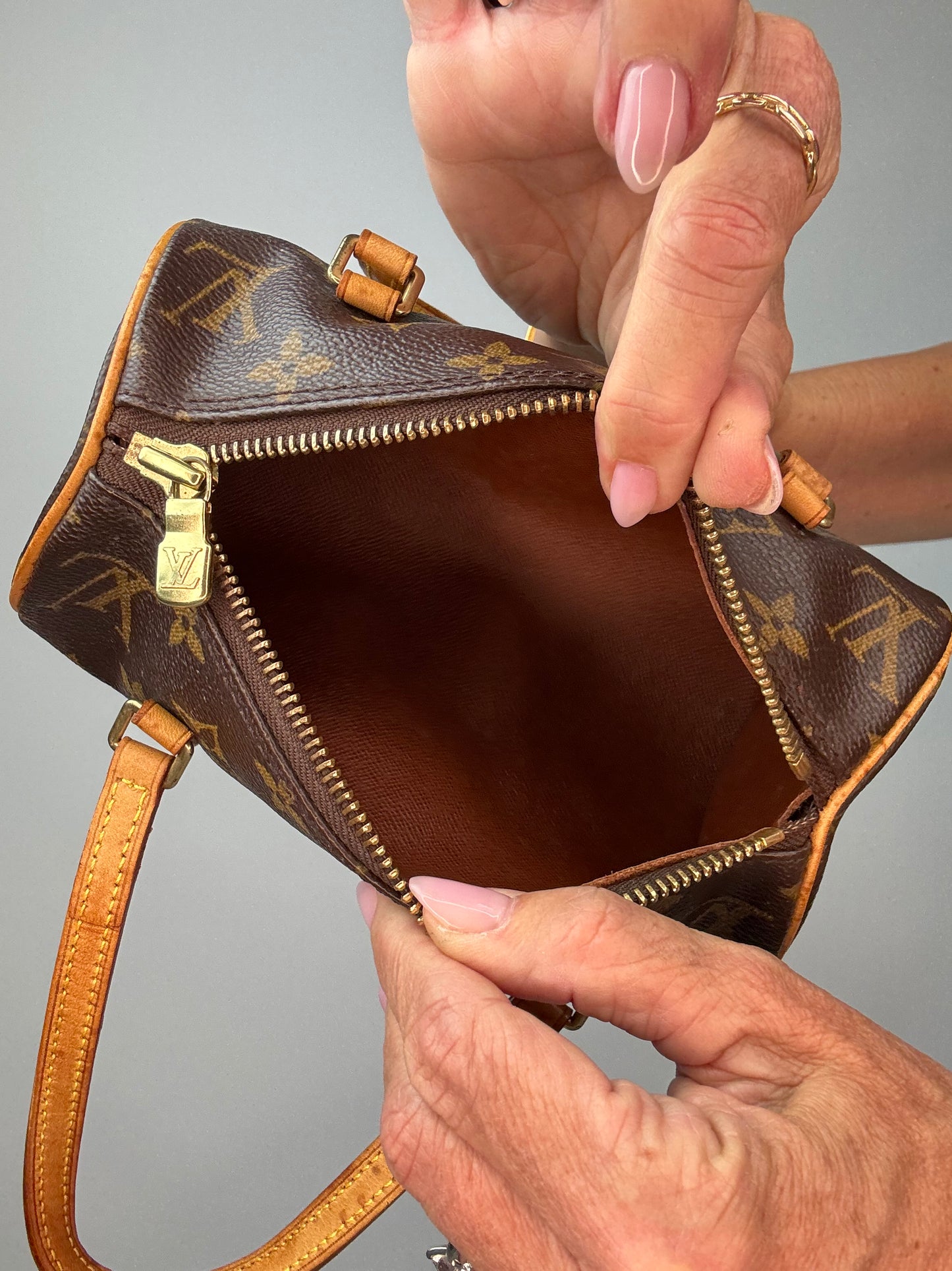 Louis Vuitton Monogram Canvas Papillon 19 interior 