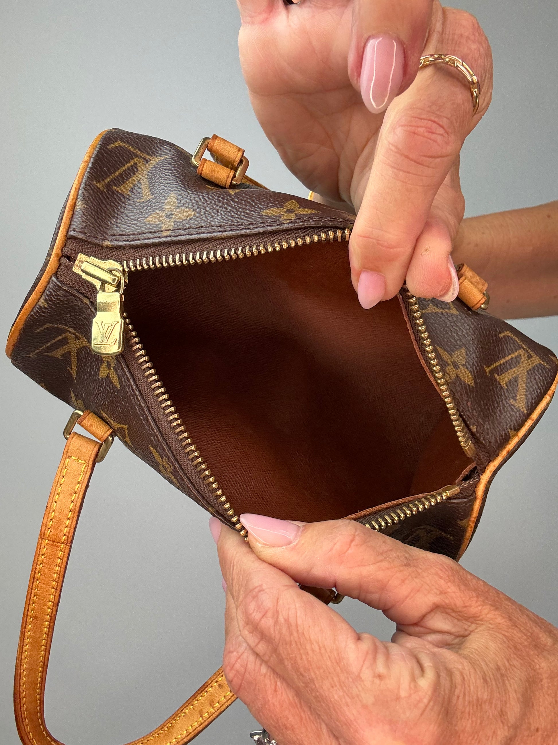 Louis Vuitton Monogram Canvas Papillon 19 interior 