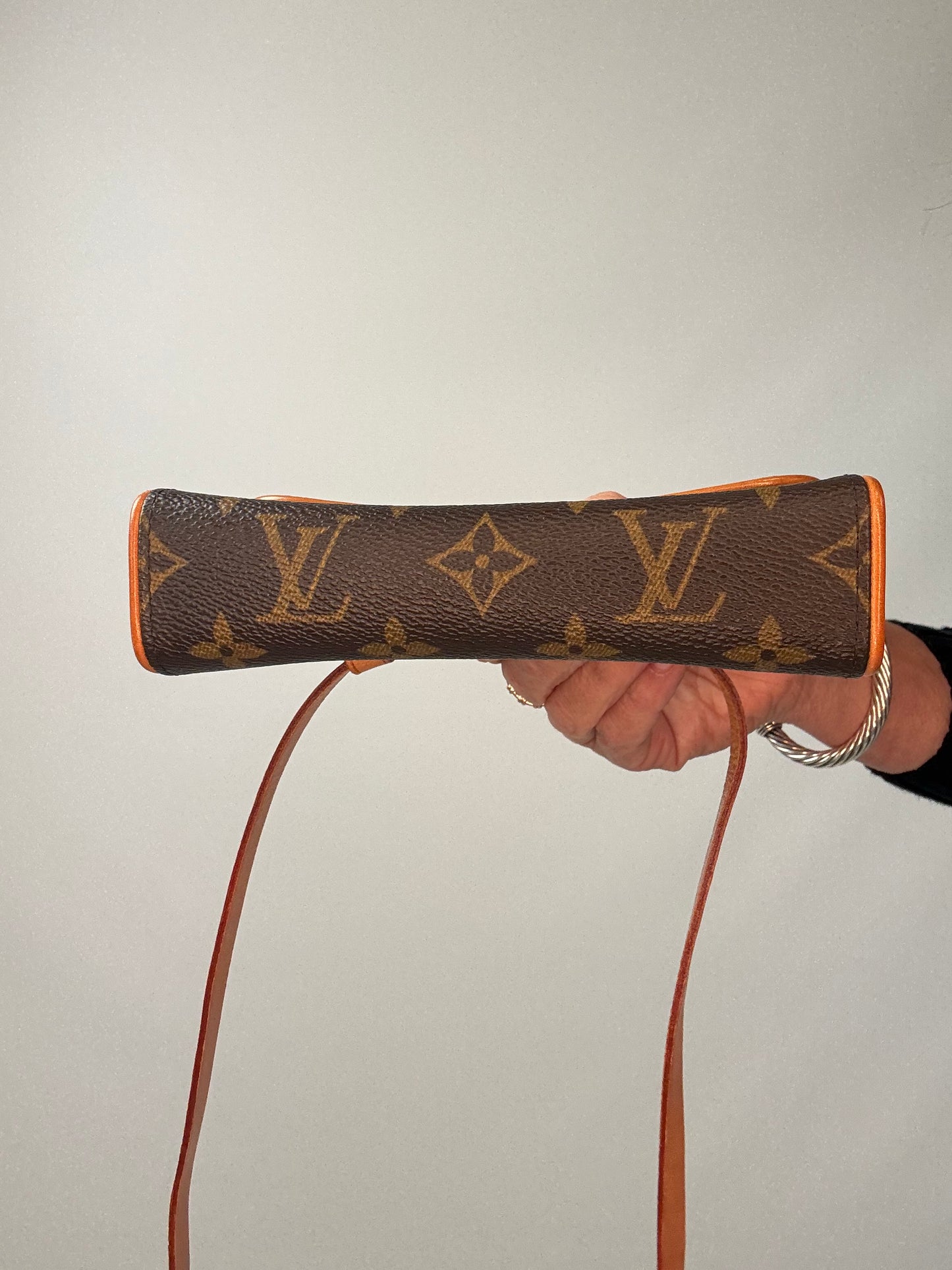 Louis Vuitton Monogram Canvas Pochette Florentine Belt Bag bottom