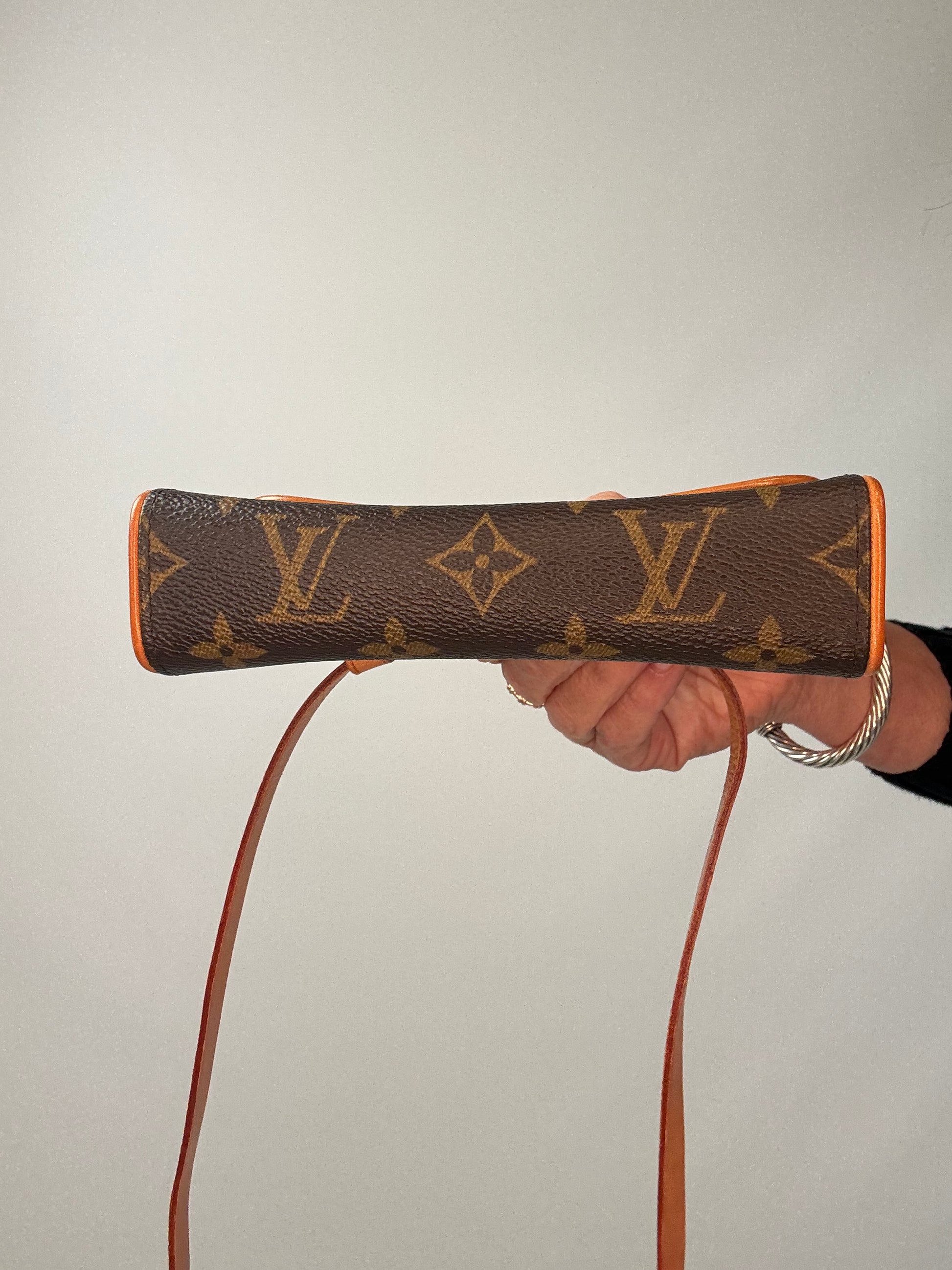 Louis Vuitton Monogram Canvas Pochette Florentine Belt Bag bottom
