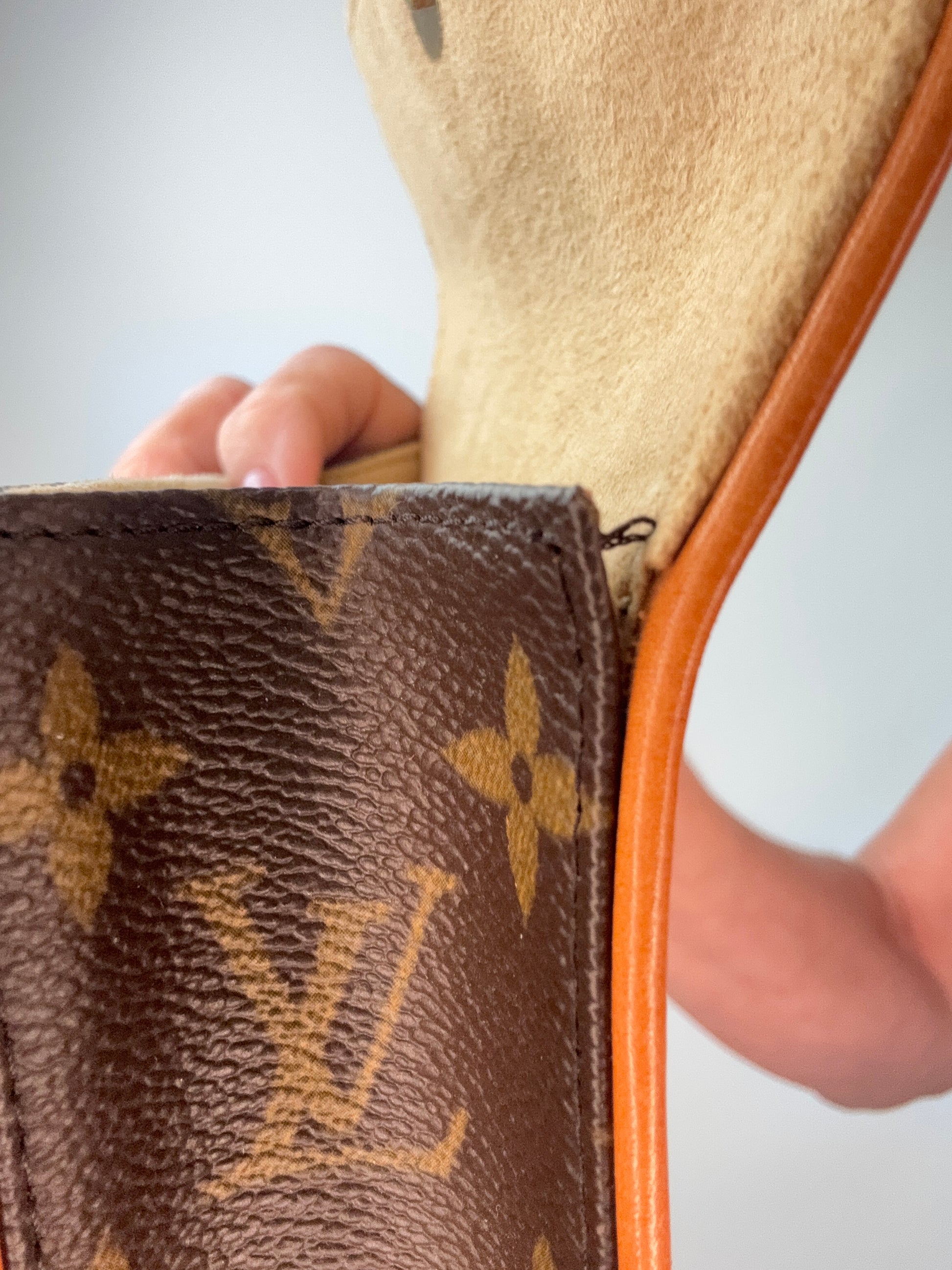 Louis Vuitton Monogram Canvas Pochette Florentine Belt Bag loose thread at top