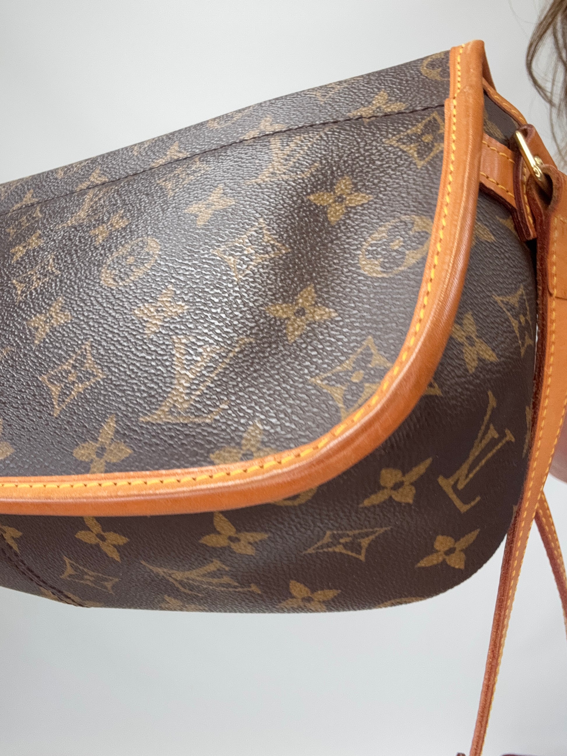 LOUIS VUITTON Monogram Canvas Sologne back right bottom corner