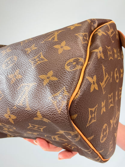 Louis Vuitton Monogram Canvas Speedy 25 – 2002 back right bottom corner
