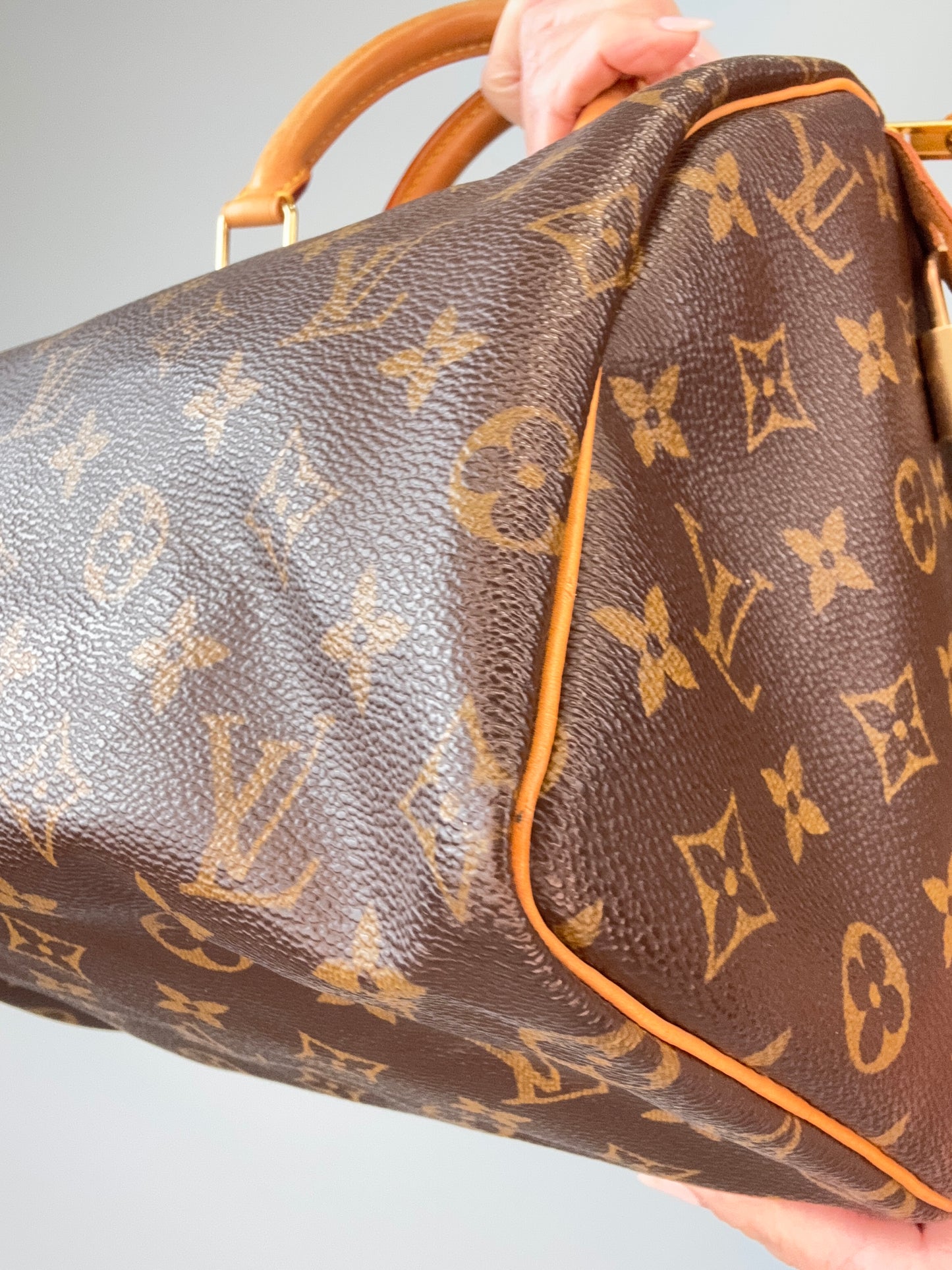 Louis Vuitton Monogram Canvas Speedy 25 – 2002 front right bottom corner