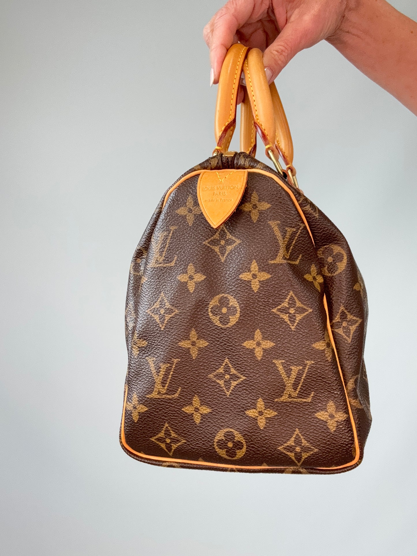 Louis Vuitton Monogram Canvas Speedy 25 – 2002 left side