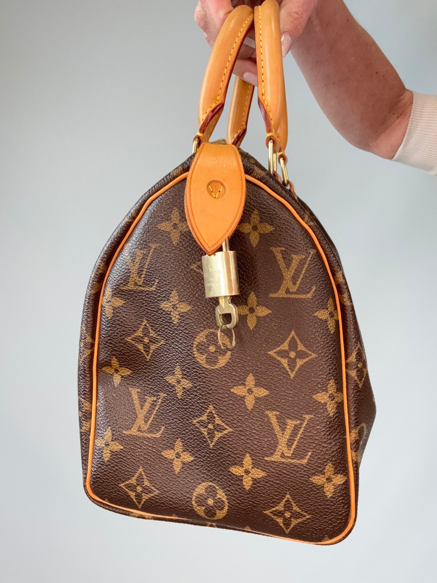 Louis Vuitton Monogram Canvas Speedy 25 – 2002 right side