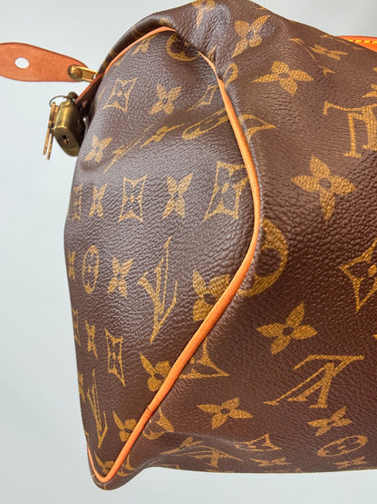 Louis Vuitton Monogram Canvas Speedy 30 - 1990 back left bottom corner