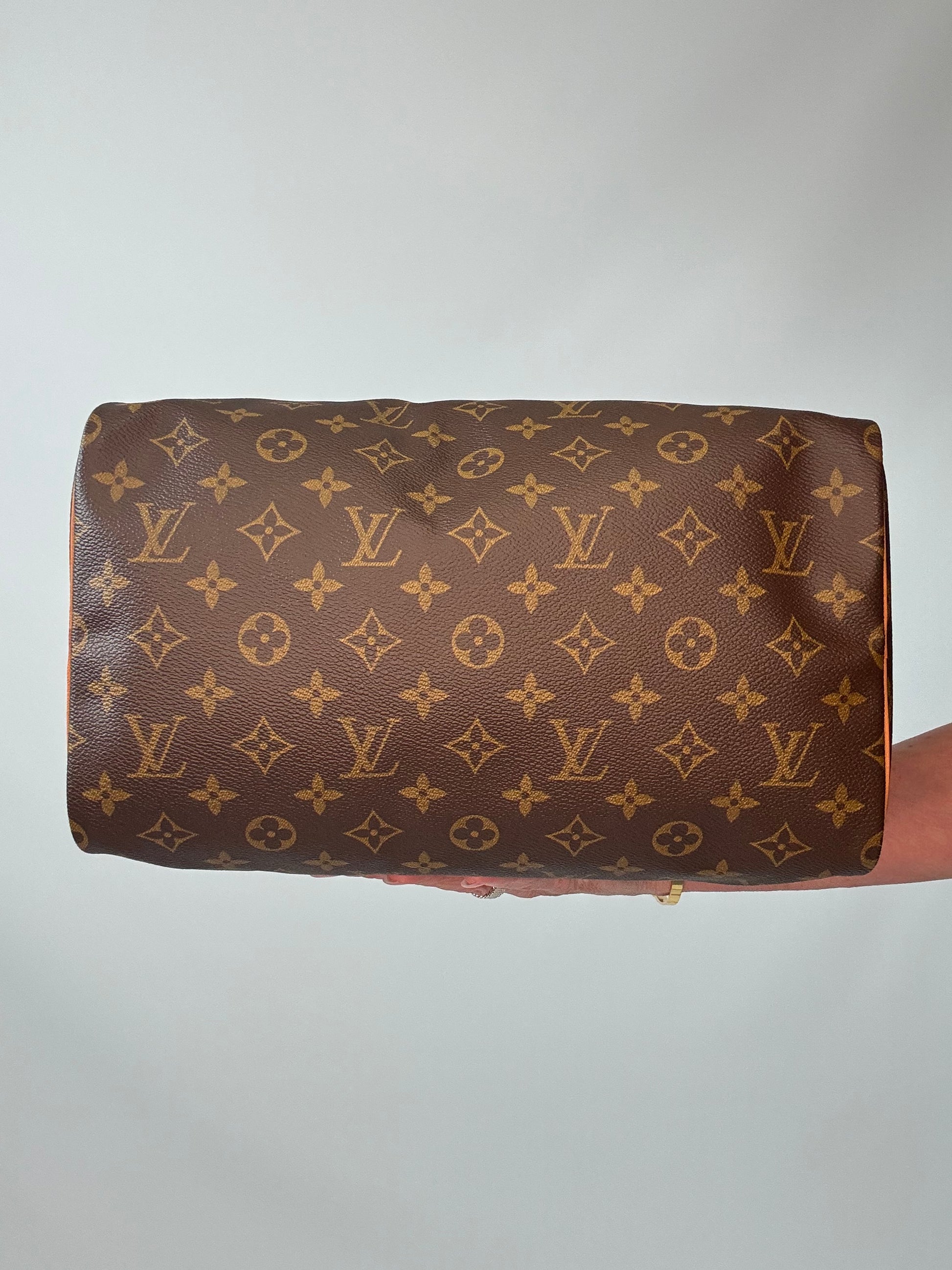 Louis Vuitton Monogram Canvas Speedy 30 - 1990 bottom of handbag